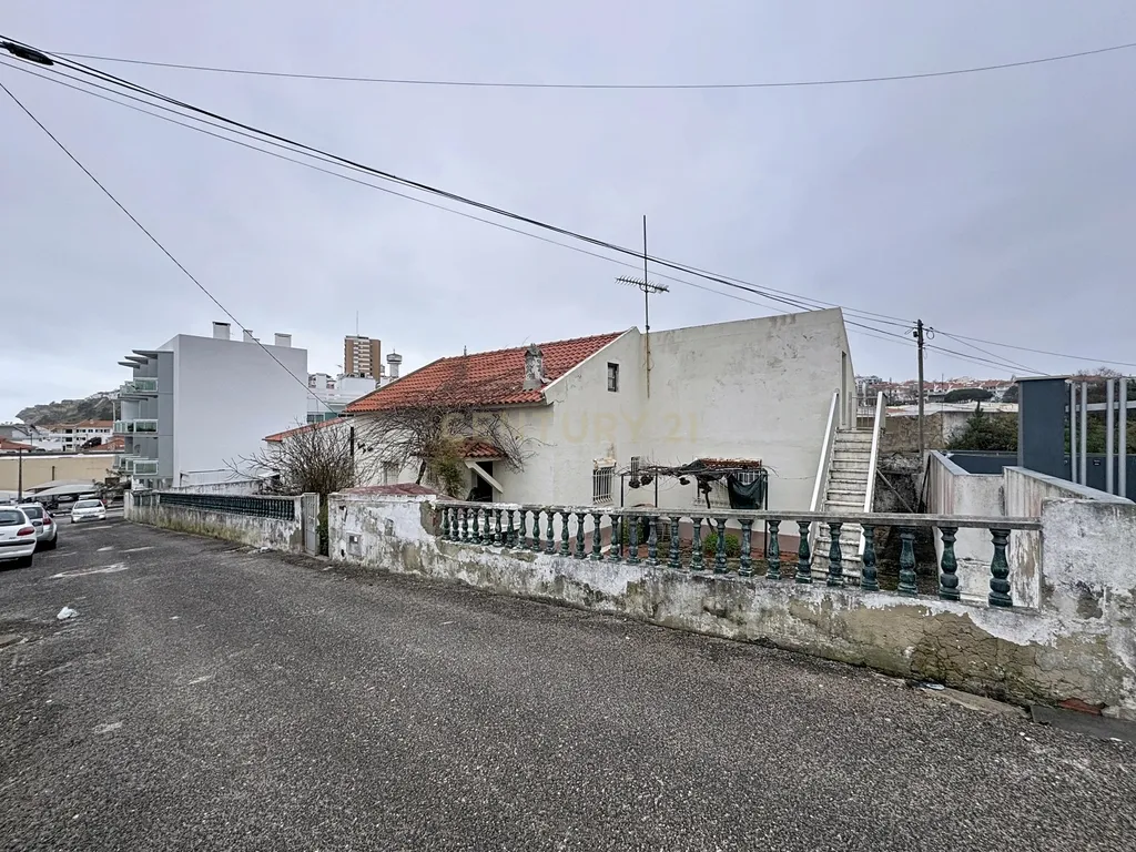 Moradia e Terreno Urbano - Nazaré